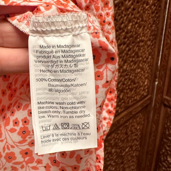 🚺 J. By J.Crew orange poppy patterned button up top - Picture 4 of 8